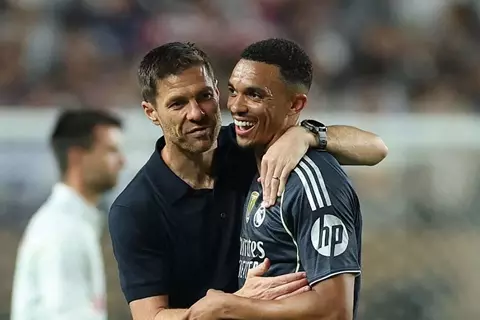 أرنولد: نشعر براحة تامة تجاه أسلوب لعبنا.. وهويتنا الفوز بالألقاب